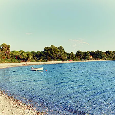 太阳门海滩公寓 鲁维斯